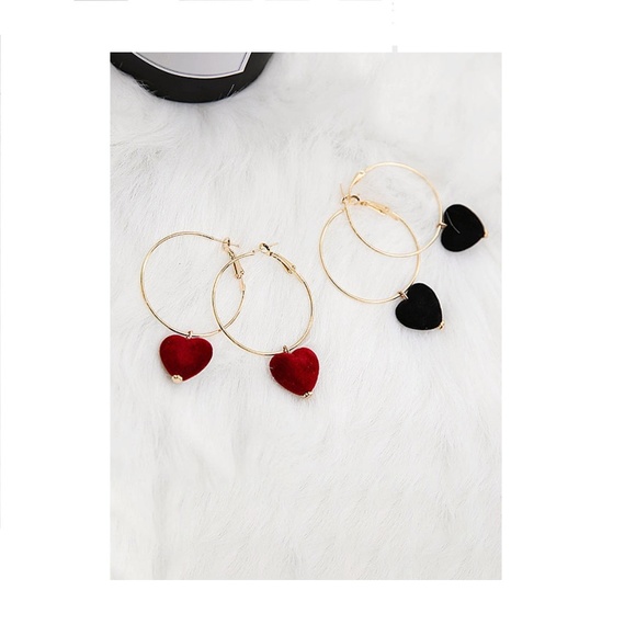 Velvet Heart Earrings Black or Red - Picture 2 of 4